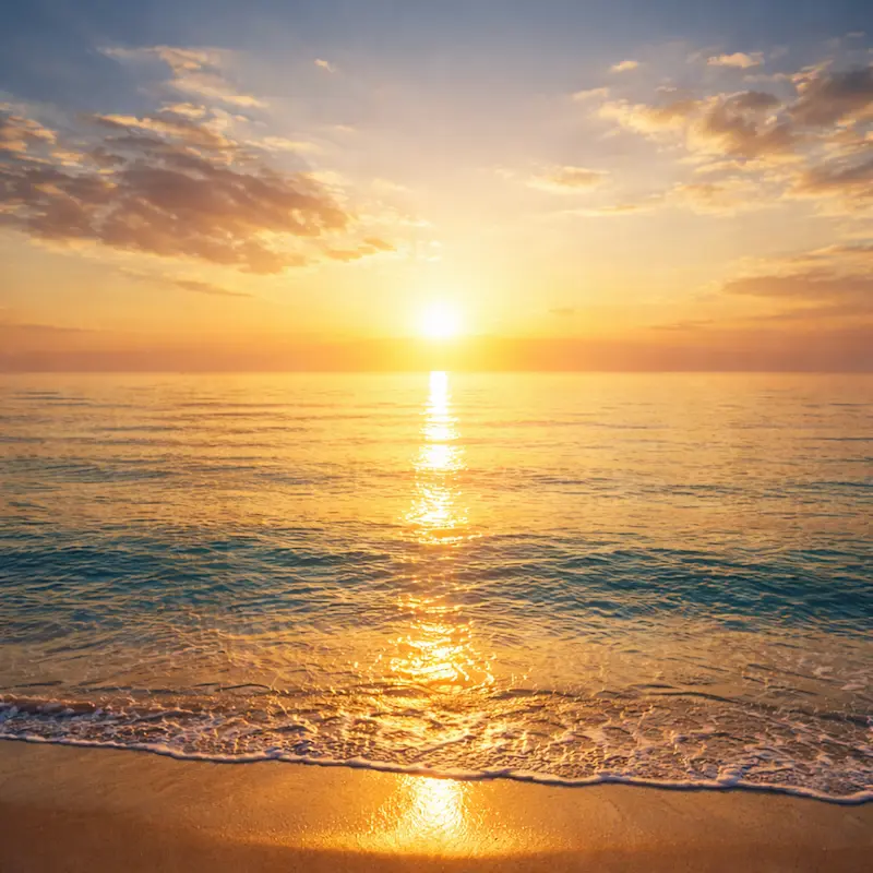 Amanecer sobre el mar con luz que toca el agua y la convierte en oro, imagen del cielo nuevo que la Escritura describe
